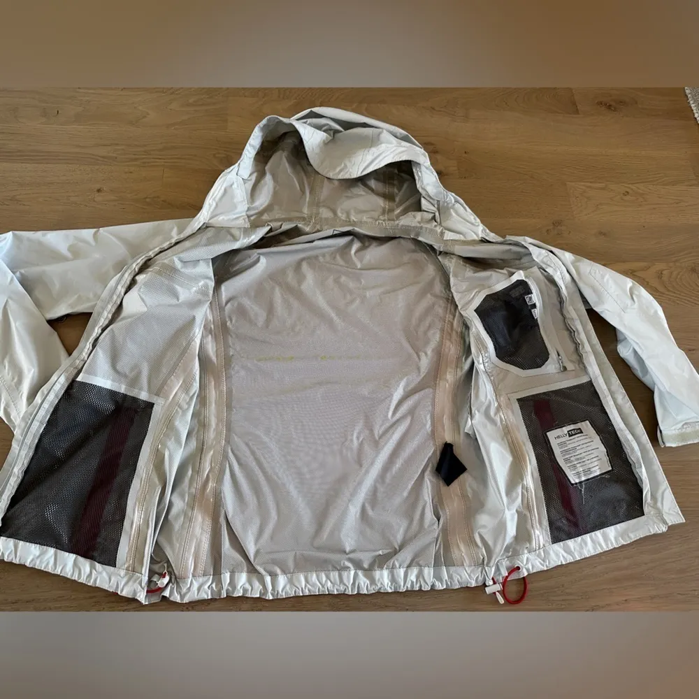 Helly Hansen Helly tech women’s waterproof wind proof rain jacket size small - Image 7