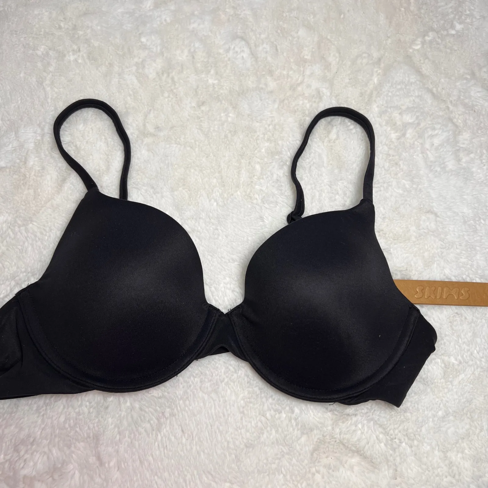 SKIMS Women's T-Shirt Bra Onyx Black Size 34B Underwire Adjustable Straps NWT - Image 3