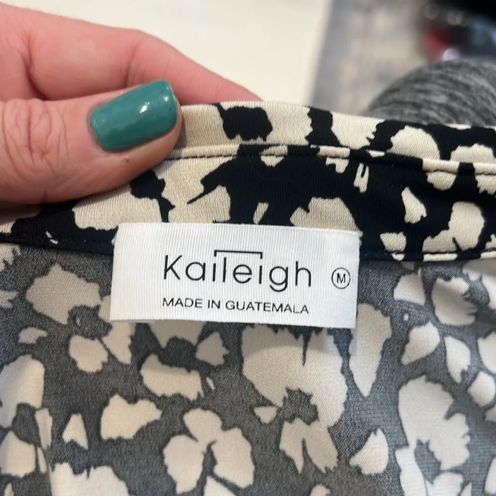 Kaileigh Stylish Black and Cream Women's Dress size medium. - Image 10