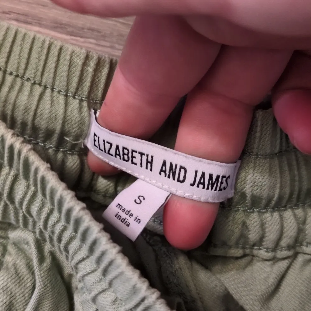 Elizabeth And James Green Cargo Joggers Size Small - Image 4