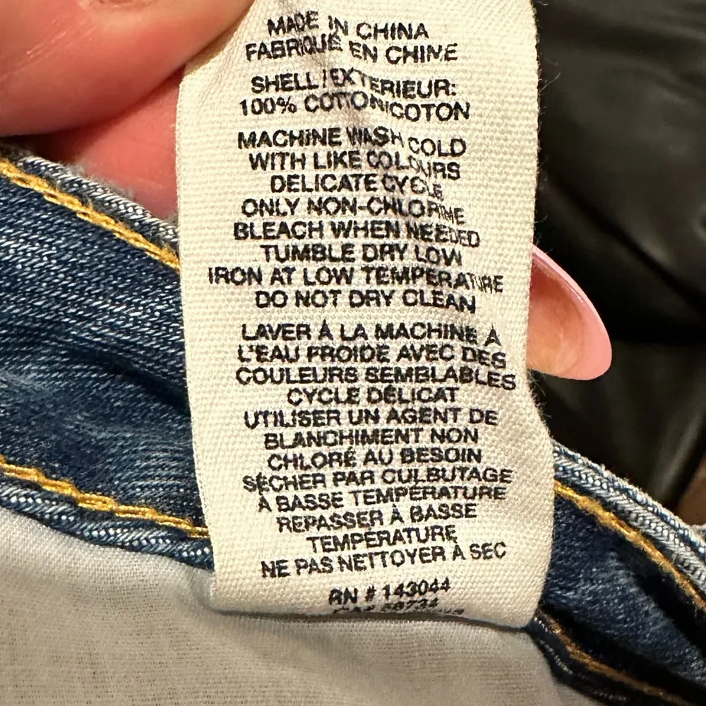 AVEC LES FILLES HIGH RISE BLUE DENIM DISTRESSED RAW SPLIT HEM MOM JEANS 30 - Image 9