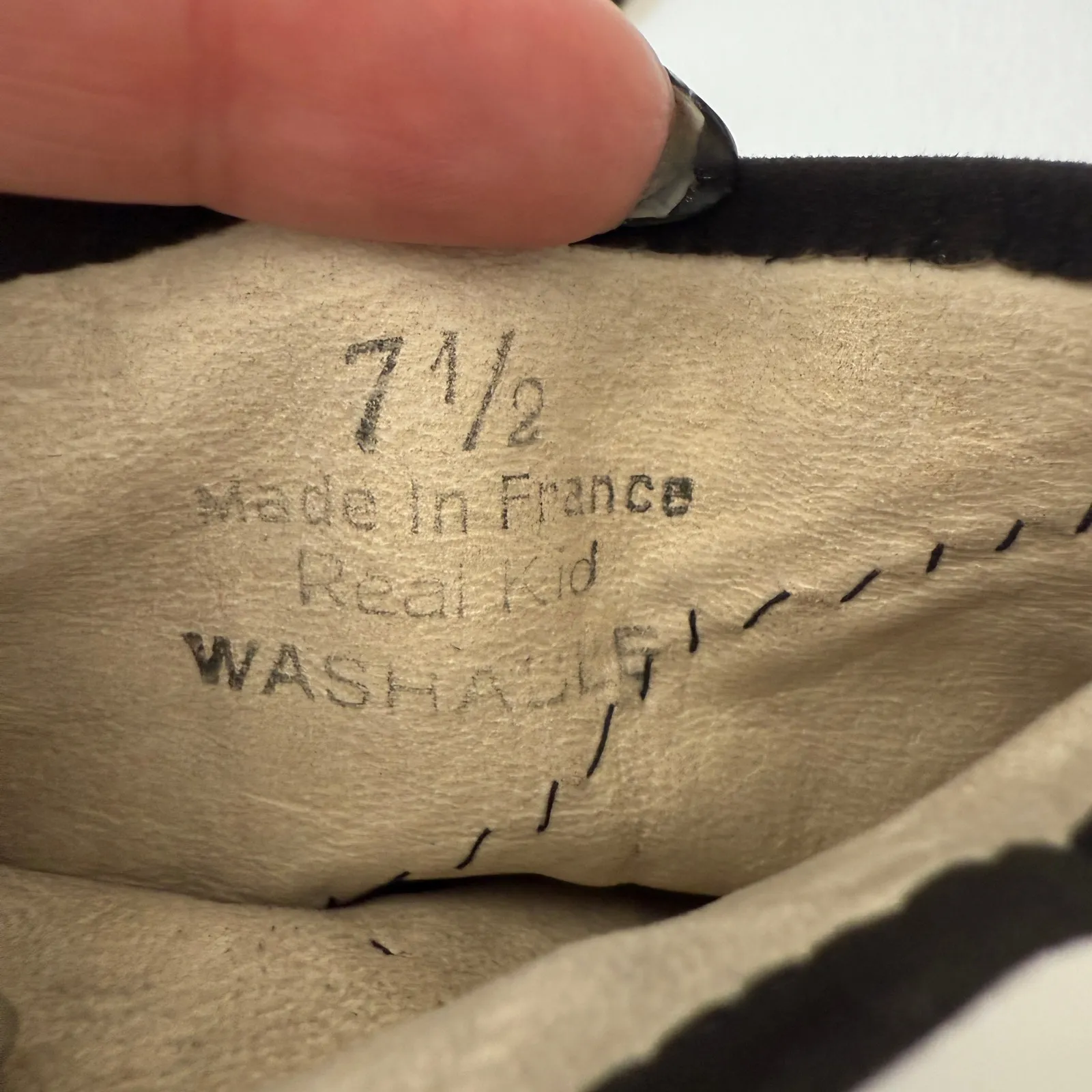 1960s Vintage Lightweight Suede Black Unlined Gloves knot detail Size 7.5 - Image 4