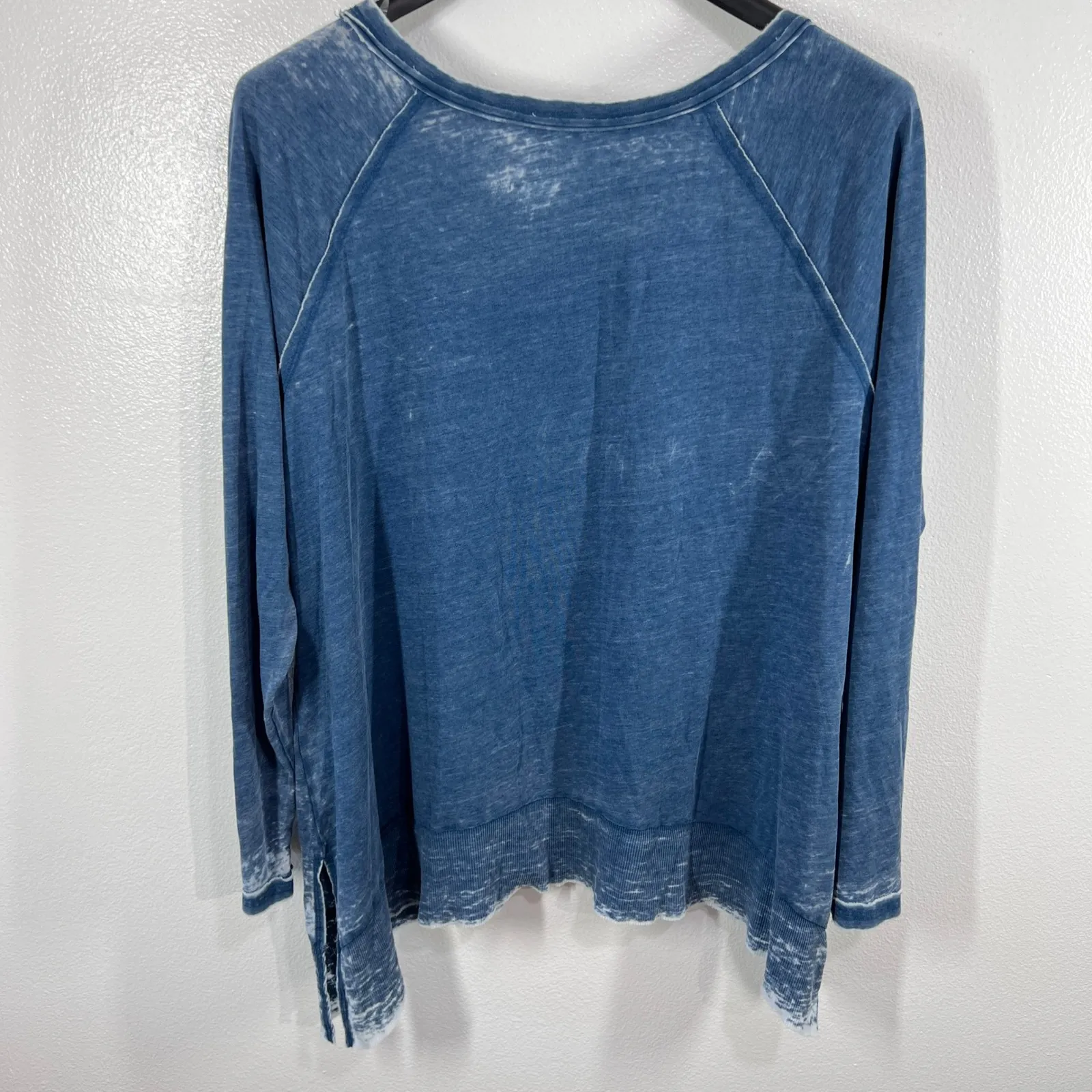 Melrose and Market Women's 3X Blue Mineral Wash Slub Knit Top Raw Hem Side Slits - Image 3