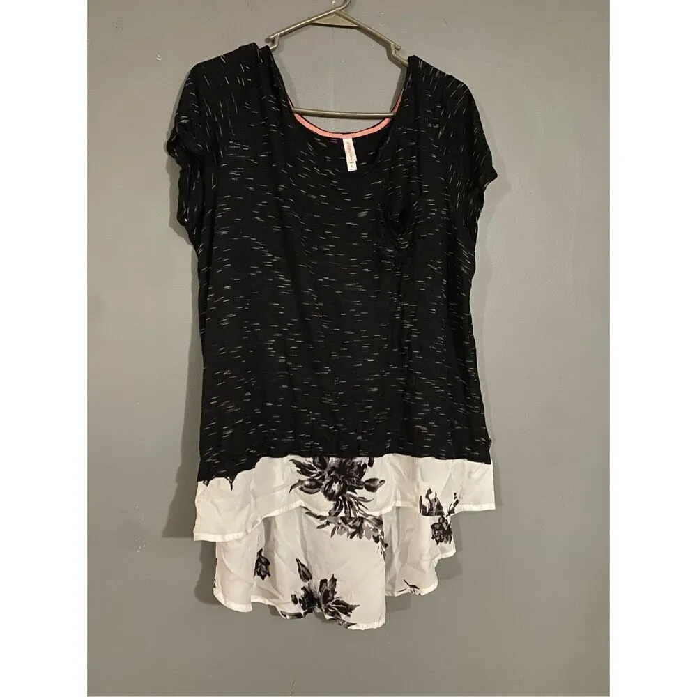 Xhilaration Black And White Floral High Low Short Sleeve Top XL - Image 2