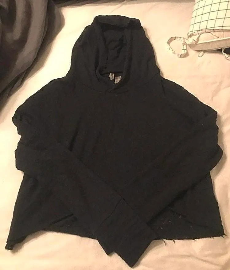 NWOT  Black Cropped Hoodie Sweatshirt - Image 3