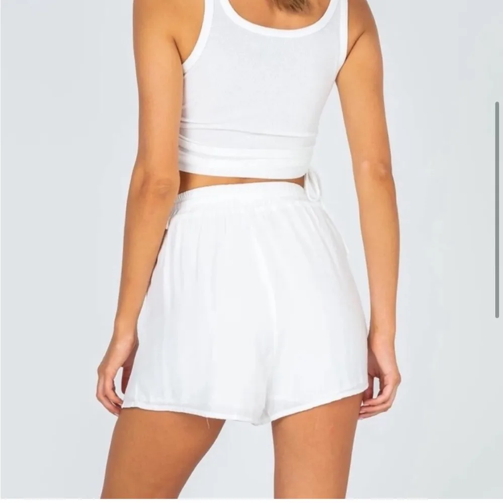 Princess Polly Amelia Short White Size 4 - Image 2