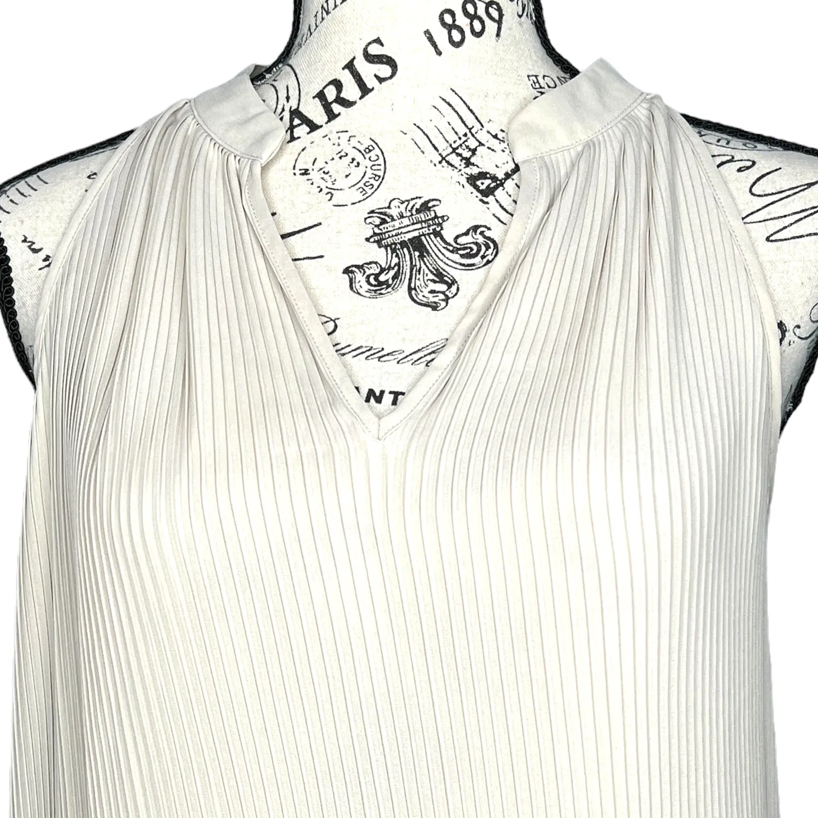 Banana Republic (MP) Ribbed Pleated Sleeveless Split Neck Banded Collar Blouse - Image 5