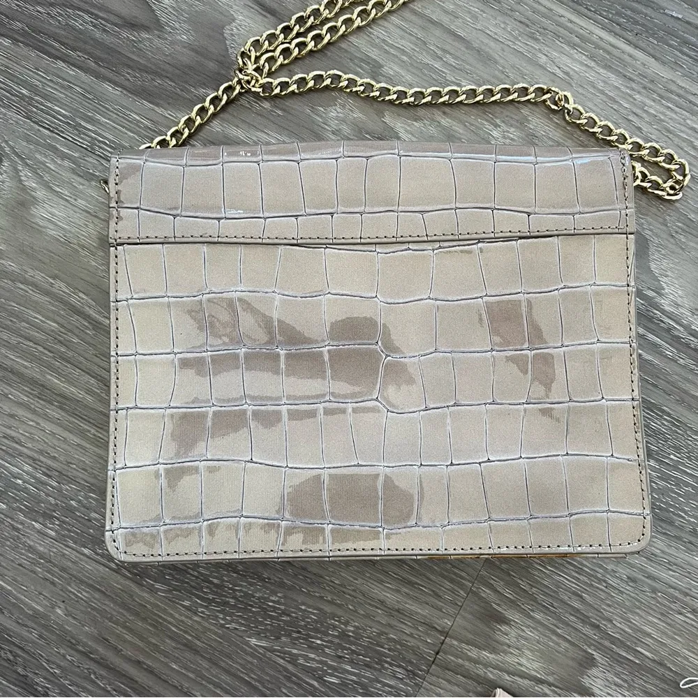 Talbots Tan and Purple Hued Crossbody Bag with Gold Chain - Image 3