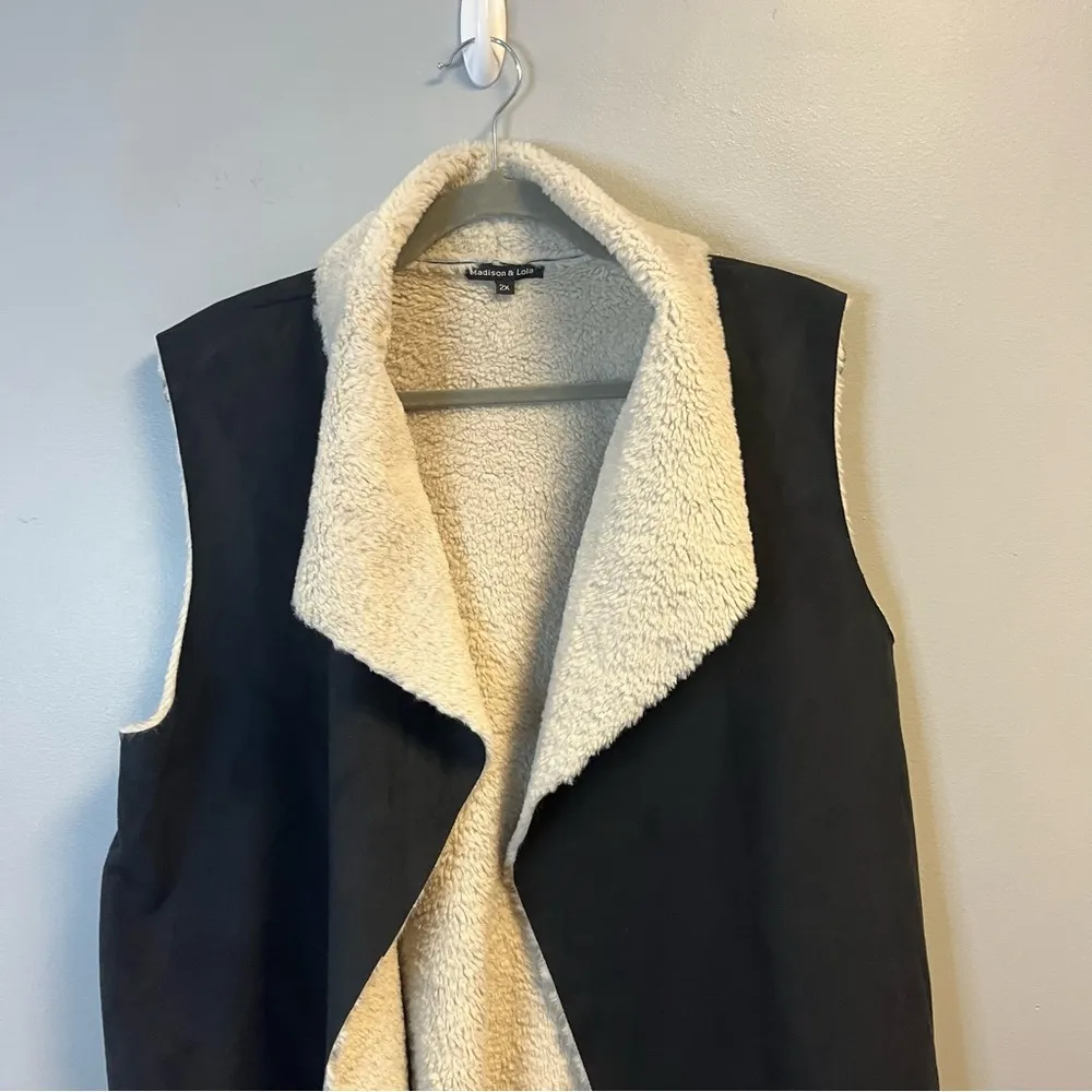 Madison & Lola Faux Suede Black Vest w/ Faux Shearling Lining Open Front 2X NWOT - Image 2