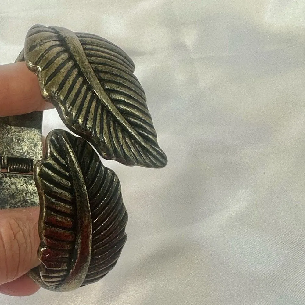 Brass tone leaf hinged bangle bracelet - Image 6