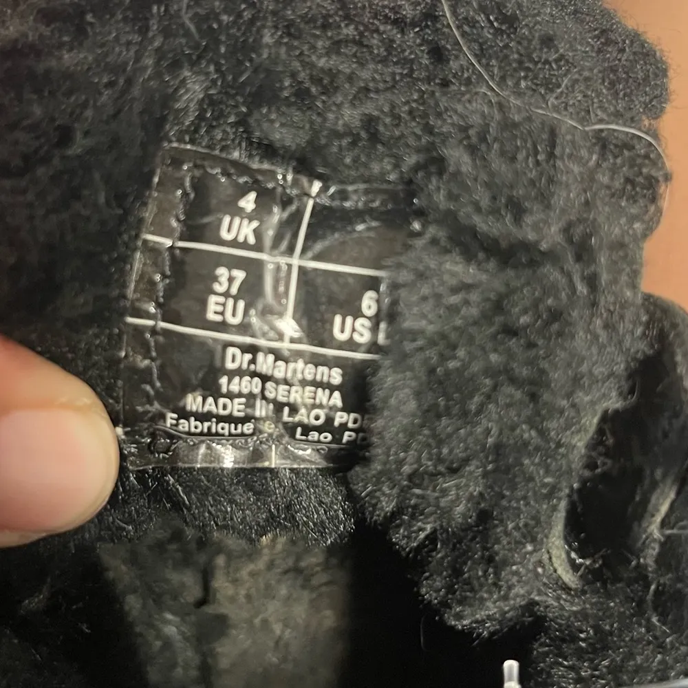 Dr. Martens Boots Serena Faux Fur Lined Lace Up Boots in Black Sz US 6/EU 37 GUC - Image 16