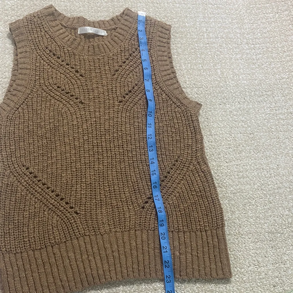 Design History Tan Sleeveless Knit Sweater - Image 10