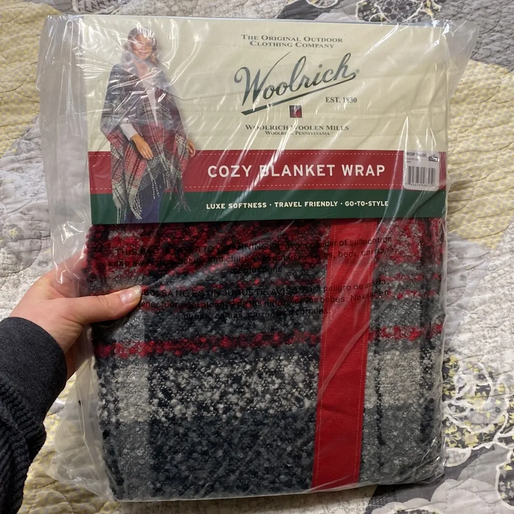 Woolrich boucle plaid cozy blanket wrap with fringe trim - Image 4