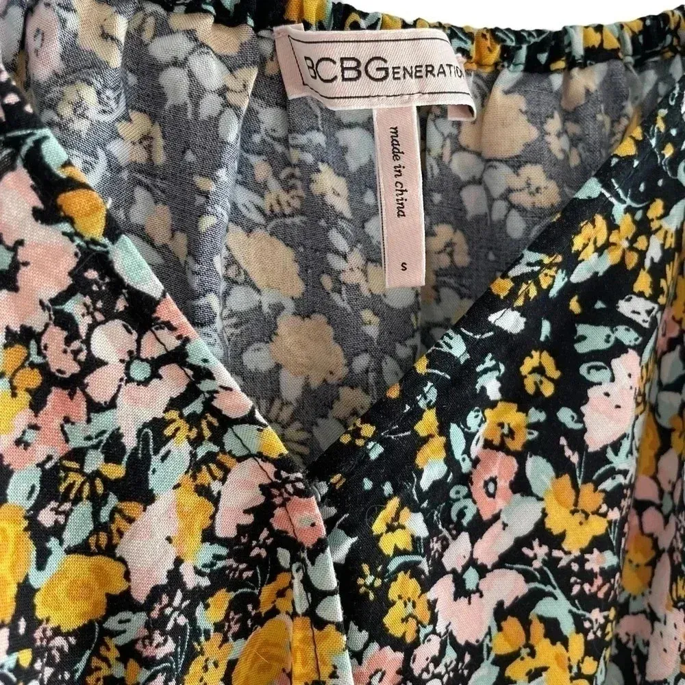 NWOT Black Floral Crop Wrap Top w Tie - Image 3