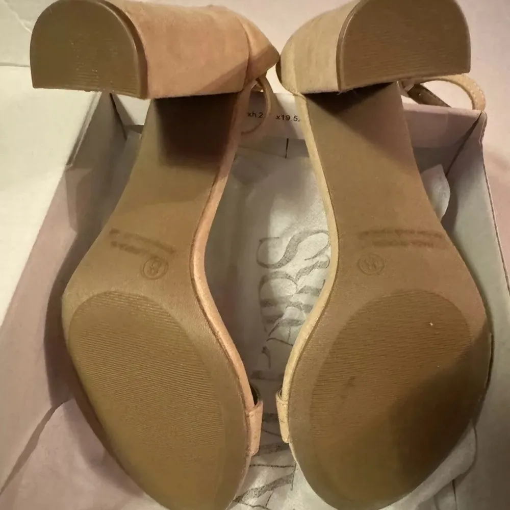 Dream Pairs Hi-Chunk Heel Strap Sandals. New in Box. Beige Suede. Size US8 - Image 5