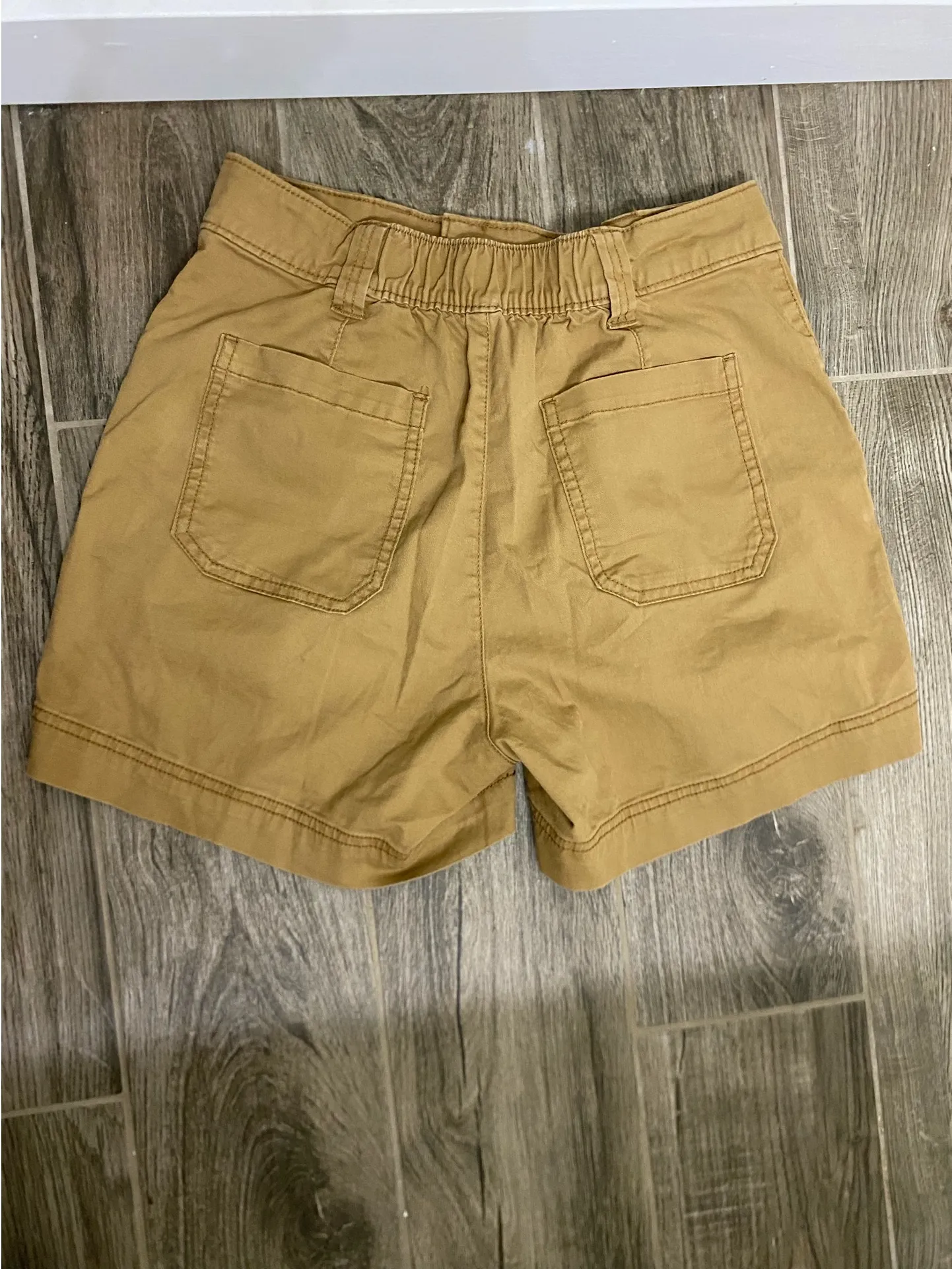 Old Navy Chino Women’s Shorts - Image 2