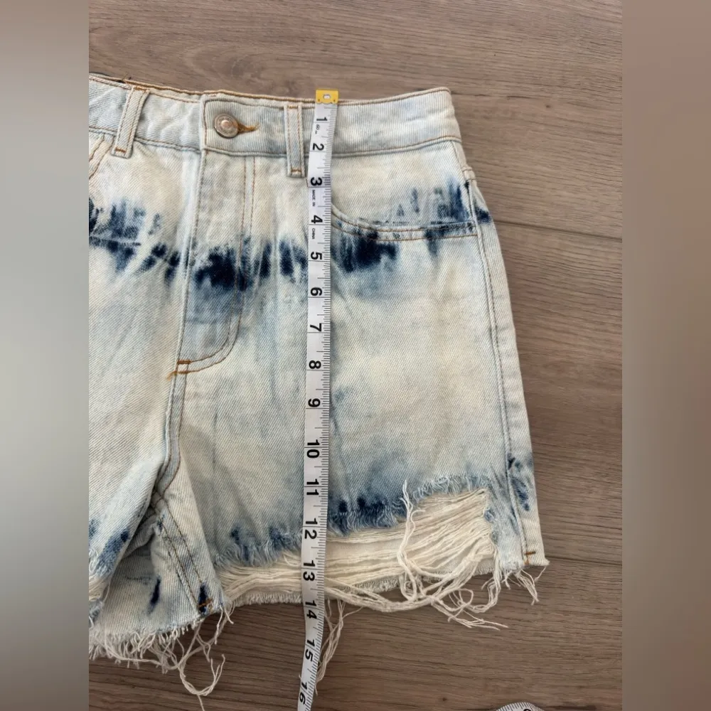 Zara Stylish Tie-Dye Denim Shorts - Image 3