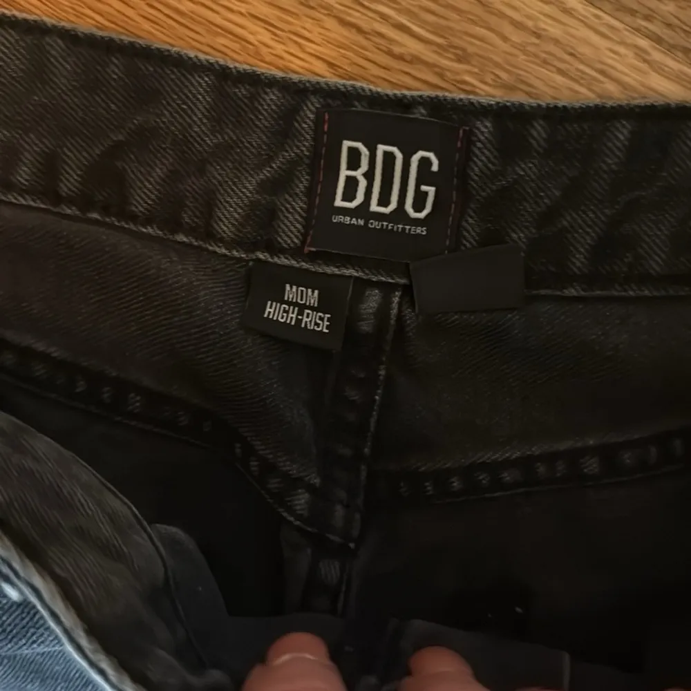 BDG urban outfitters women’s black Mom high-rise jeans - Image 2