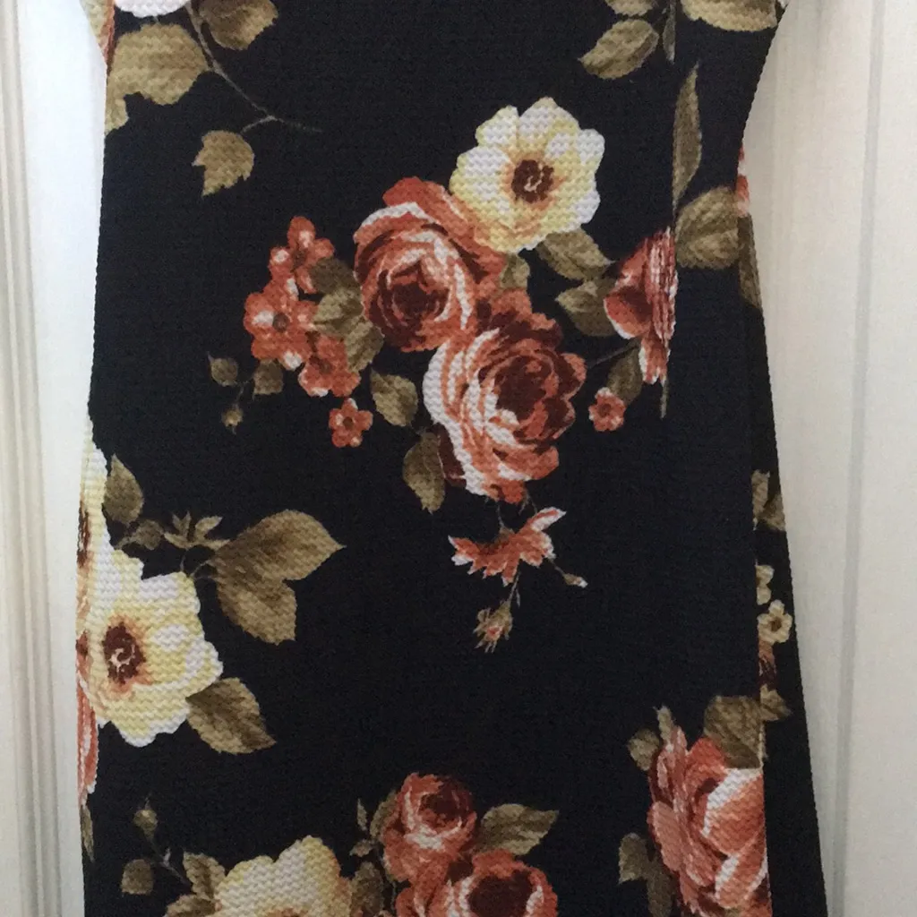 FINAL MARKDOWN Juniors’ iris Textured Sheath Dress (L) - Image 3