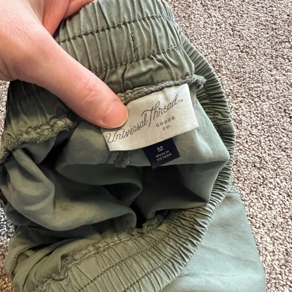 Universal Thread High Waist Green Shorts Relaxed Fit - Image 5