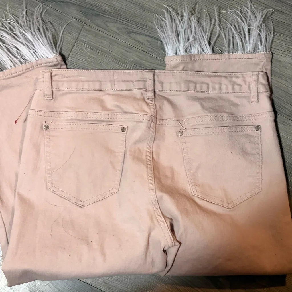 V Christina Peach Cropped Jeans with Fringe Size 12 26 inch inseam 30 w Fringe Pink - Image 2