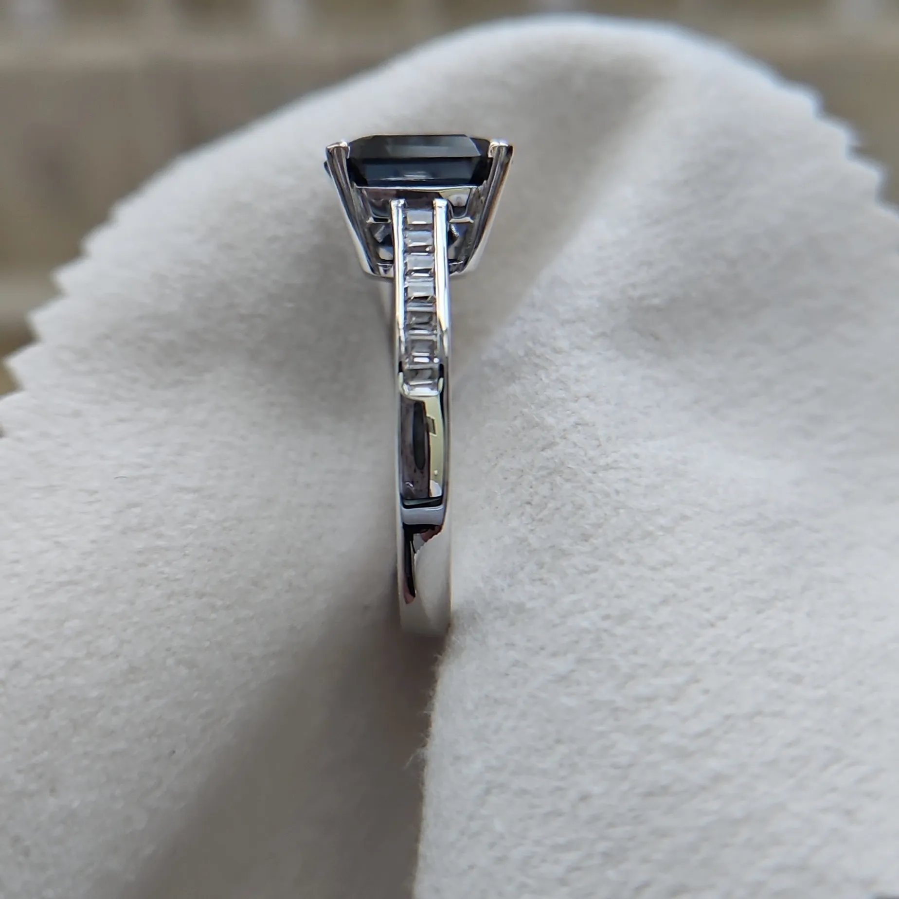 5ct Assher Cut Sapphire Blue Moissanite Ring. Size 9. - Image 6