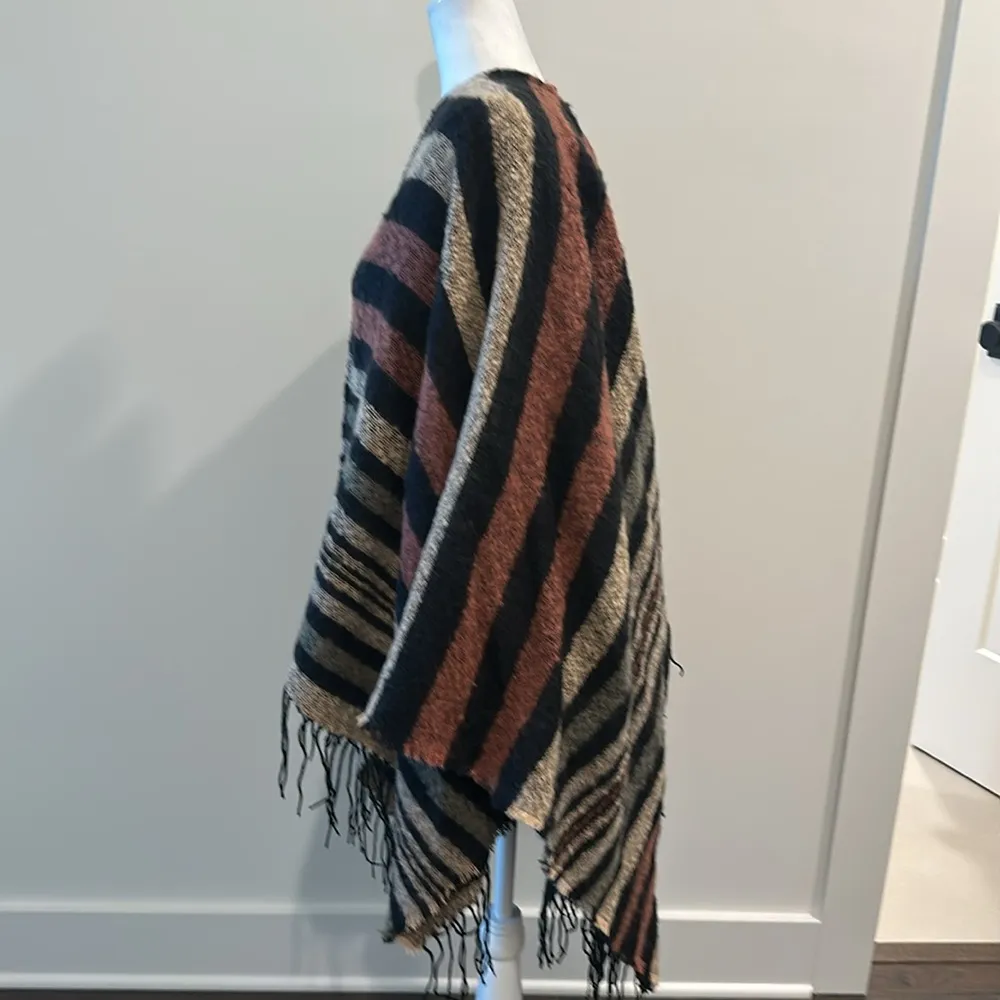 NWT Evereve Woven Heart Poncho One Size - Image 2