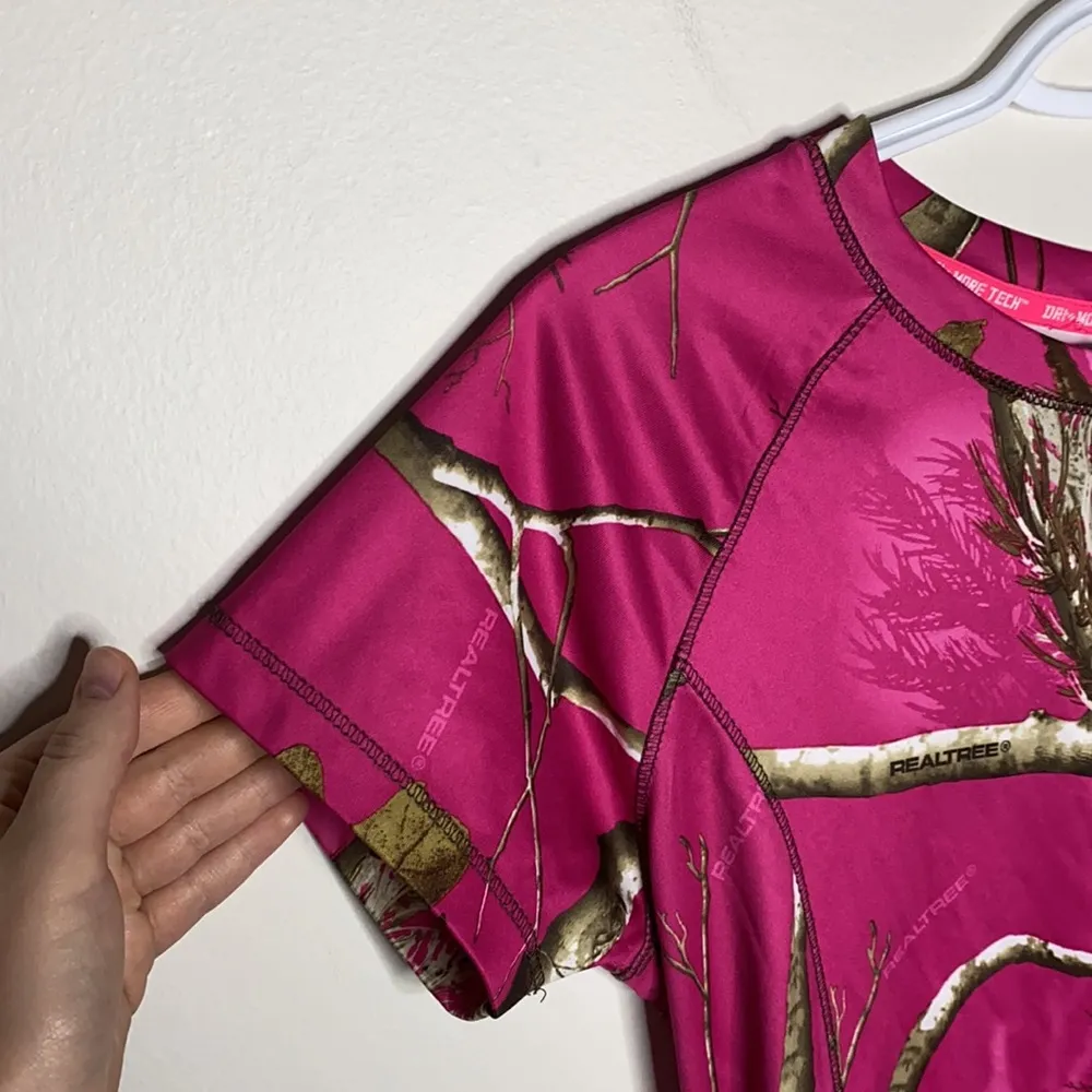 Realtree camo pink hunting t-shirt size S - Image 4