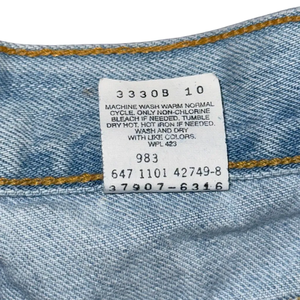 Vintage Y2K Levi’s Exposed Button Fly Denim Jean Shorts 5 / 28 Light Wash 2001 - Image 6