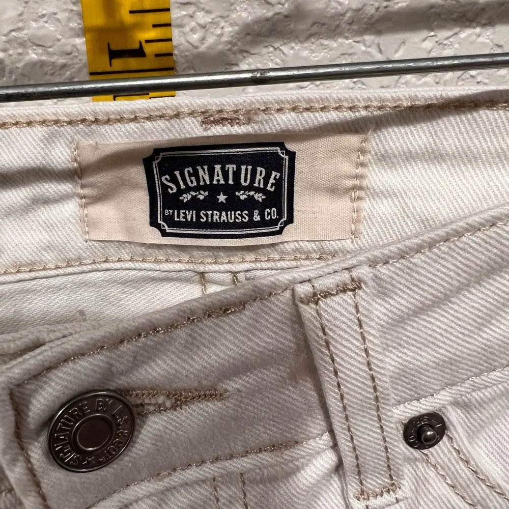 Vintage levi shorts - Image 4