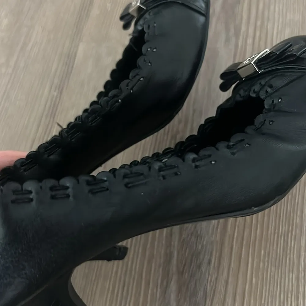 Tory burch romy patent cap tow logo heels - Image 6