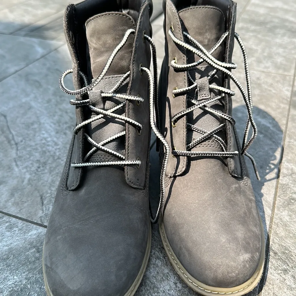 Gray leather Timberland boots - Image 2