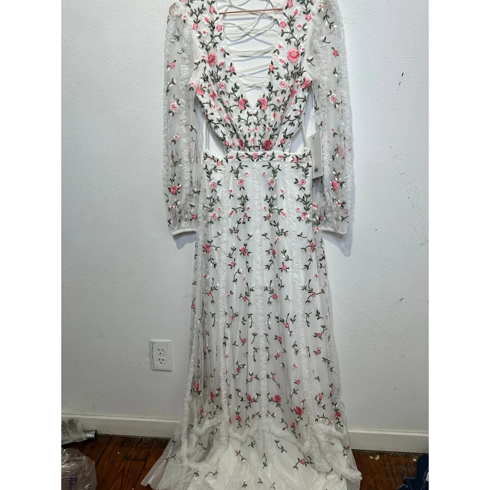 MAC DUGGAL White Floral Embroidered Mesh Sleeve Lace Up Back Dress size 6 NWT - Image 4