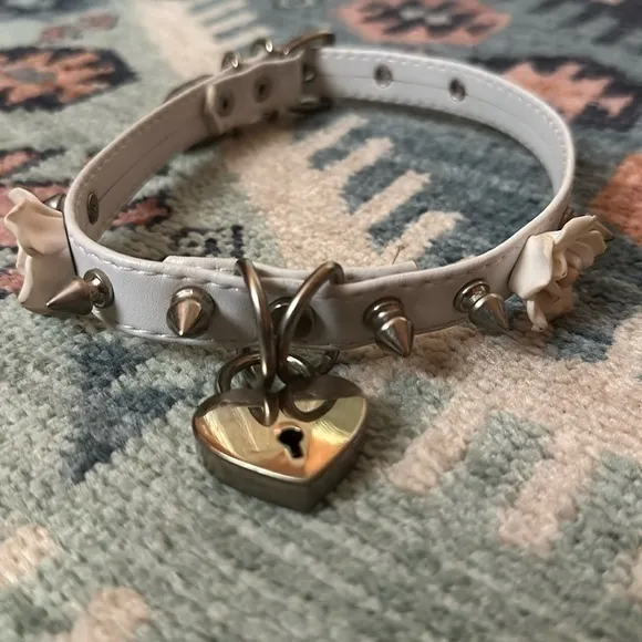 Faux Leather Studded Floral Choker Collar With Heart Locket and Key Pink - Image 2