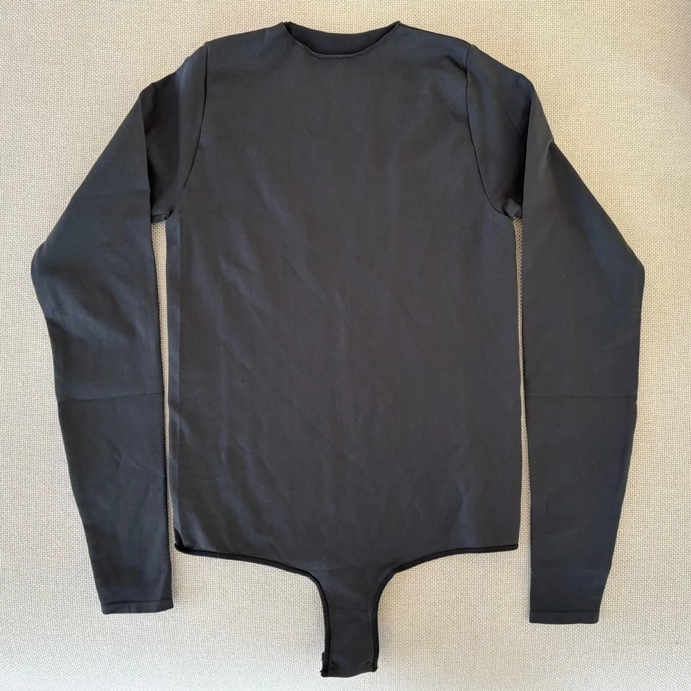 SKIMS Essential Crew Neck Long Sleeve Bodysuit - Image 6