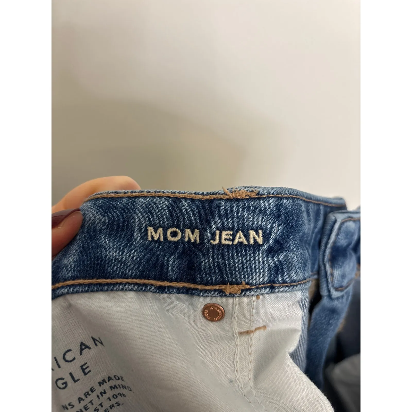 American Eagle Jeans Womens 14 Long 14T Blue Strigid Mom Distressed Frayed Hem - Image 4