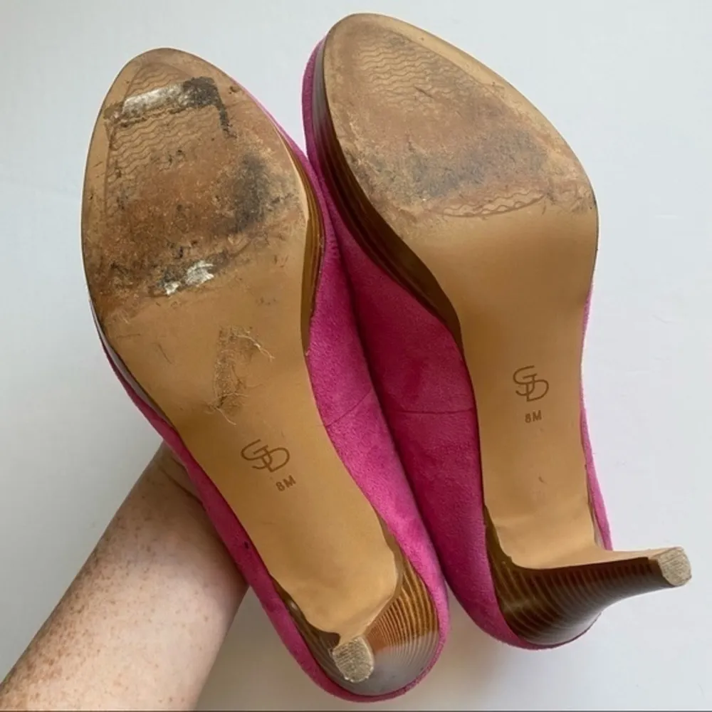 Circa Joan & David Luxe • Pink Suede Pump Hees - Image 5