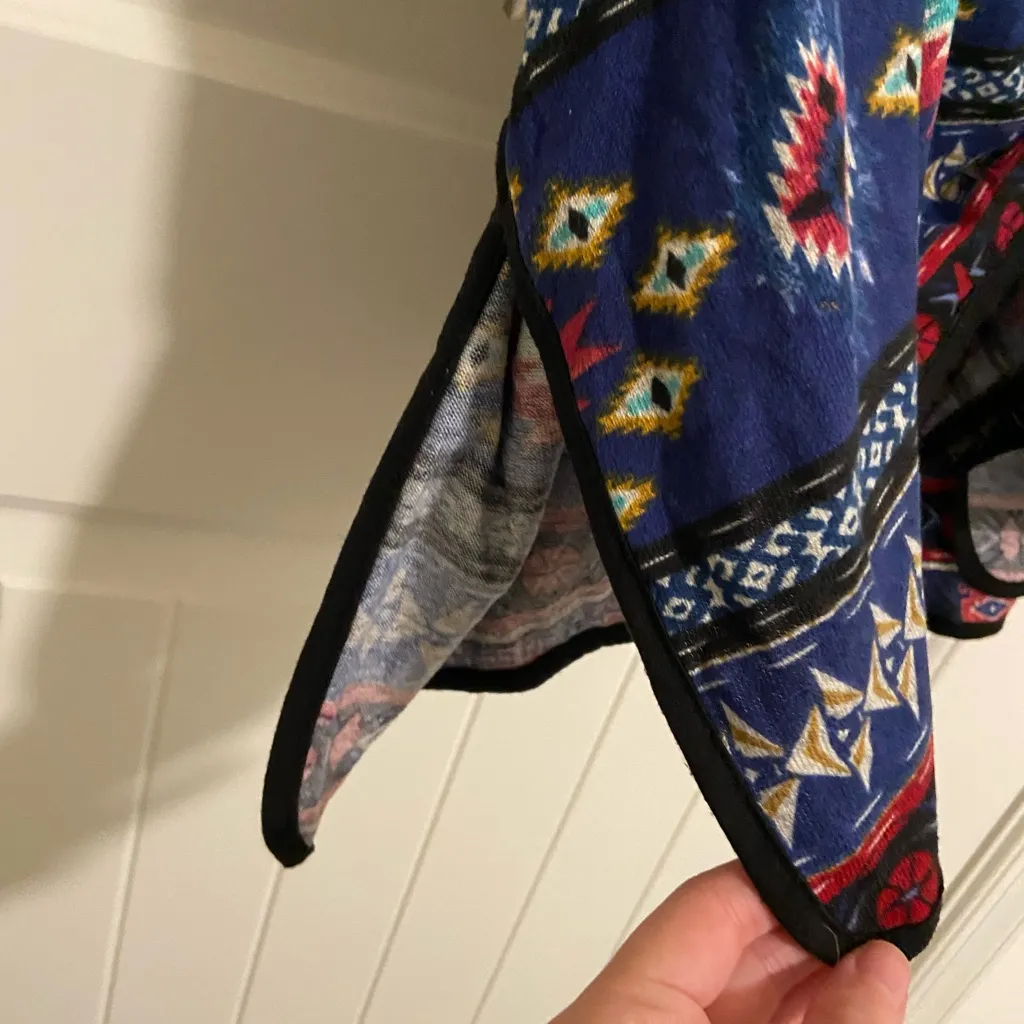 NWOT Belle Du‎ Jour women’s Aztec tribal knit hoodie poncho sweater top medium - Image 7