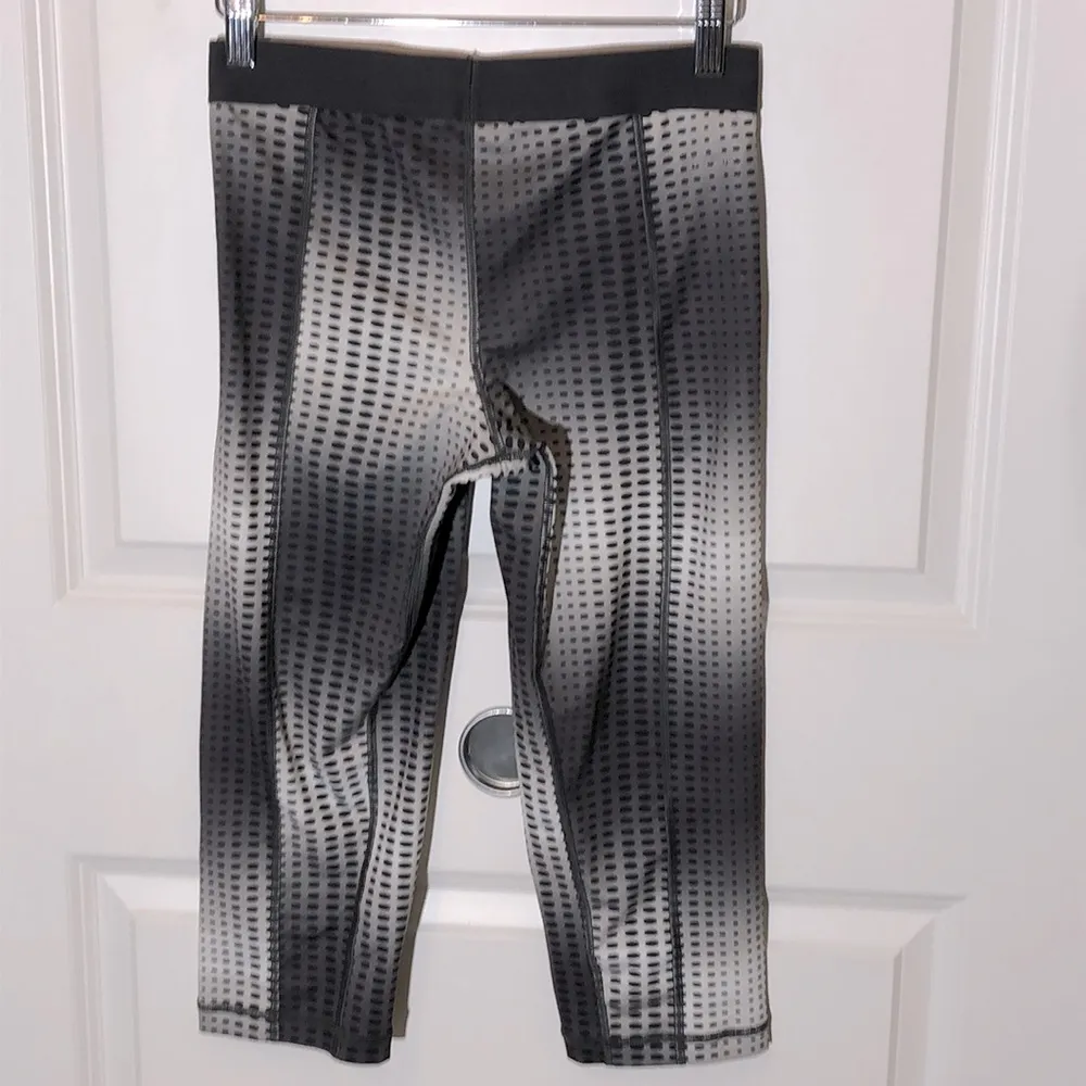 Nike Pro Polka Dot Cropped Running Pants Small - Image 2