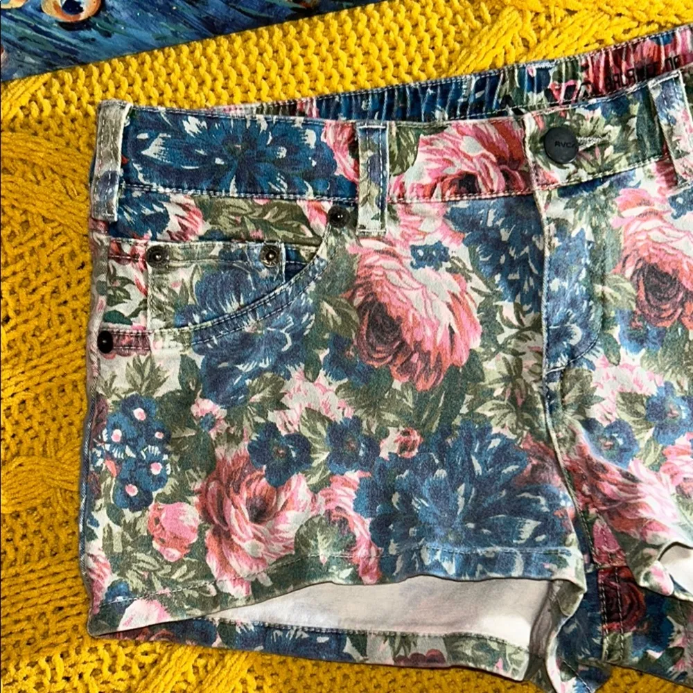 Rcva Size 29 Floral Women's Jean Shorts - Image 2