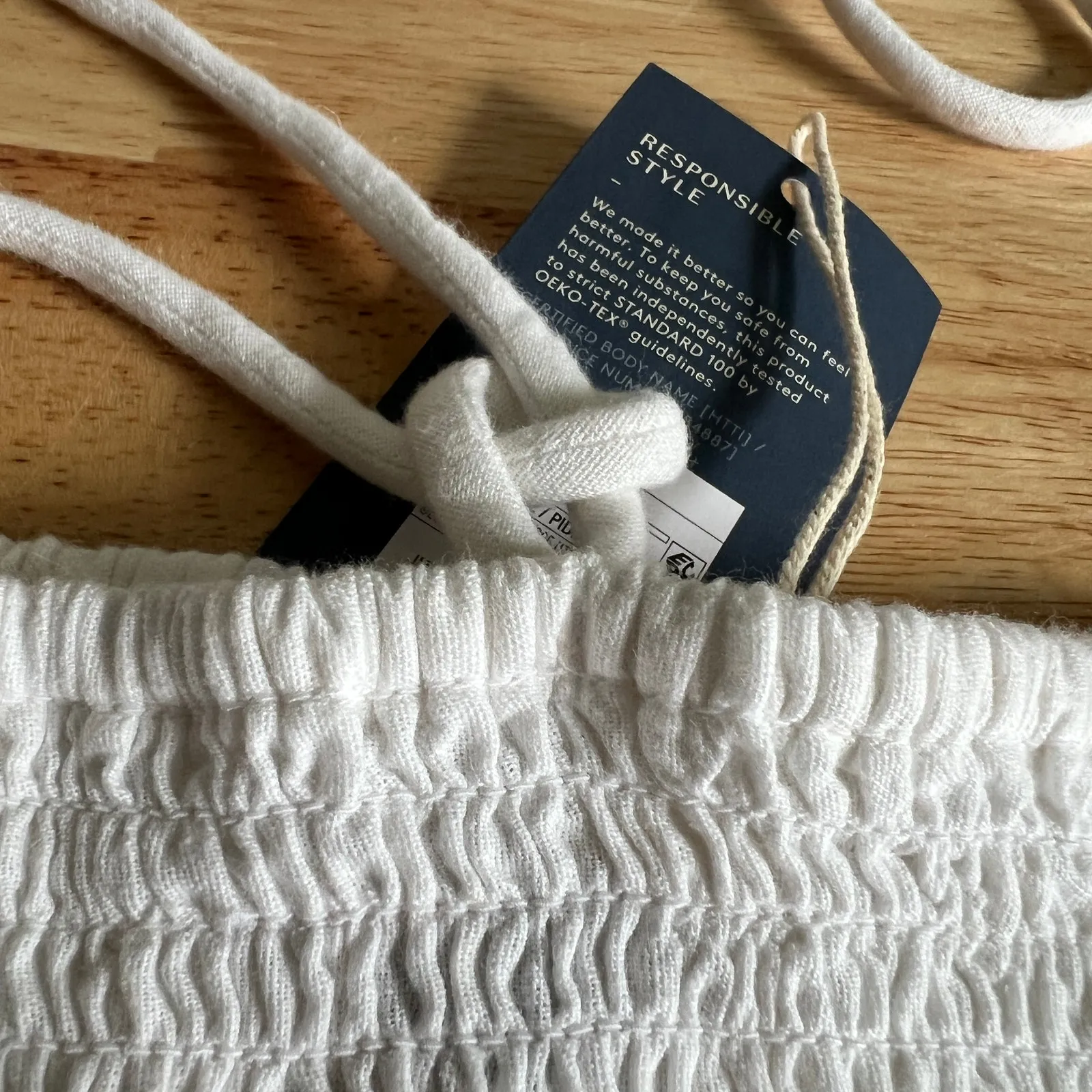 Universal Thread Women's White Smocked Tank Top - Size XL - NWT - Image 6