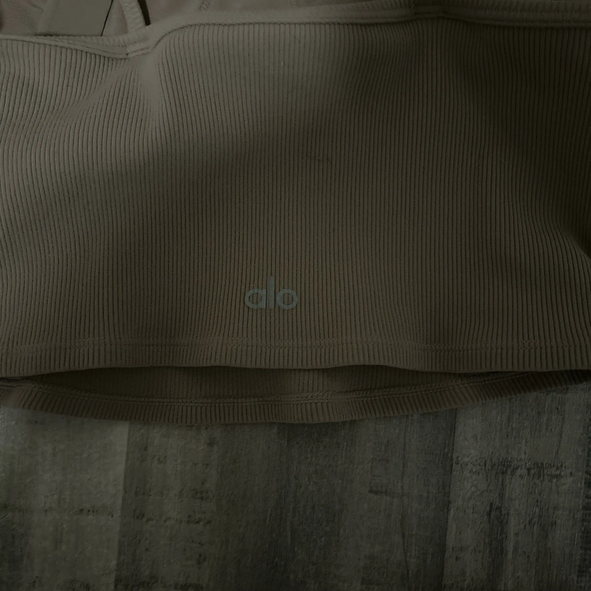  Alo cropped criss cross tank top! - Image 3