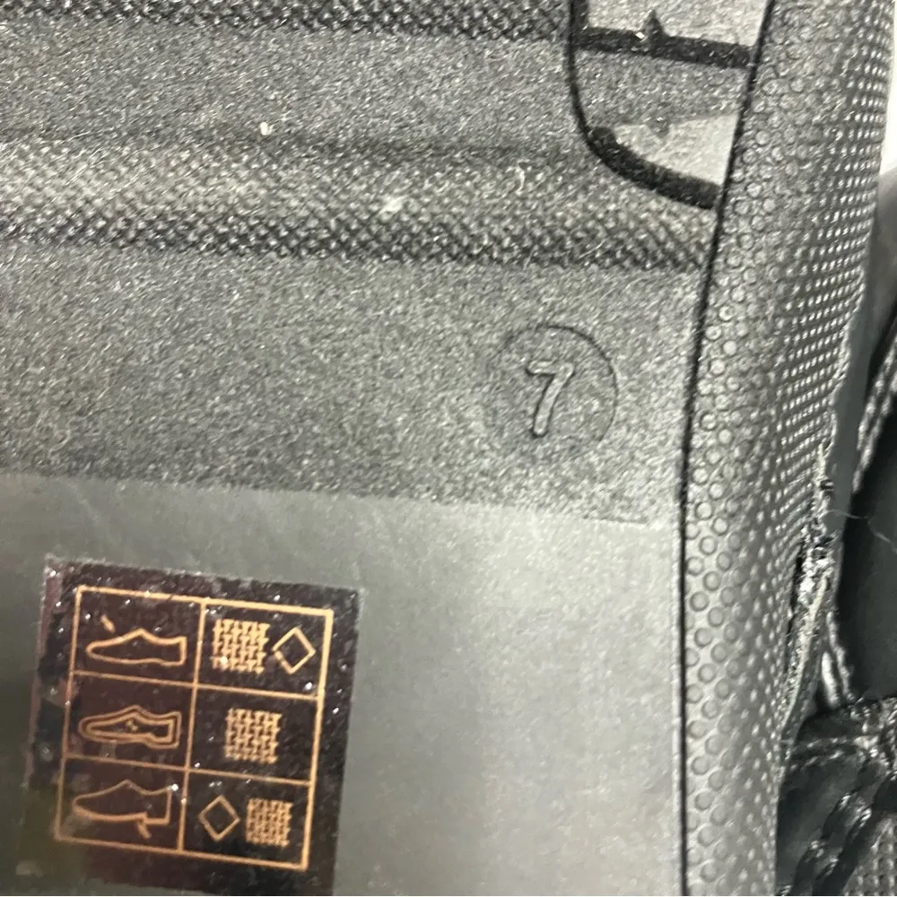 Urban outfitters Lily puffer slip on shoes slippers black‎ womens size 7 trendy - Image 9