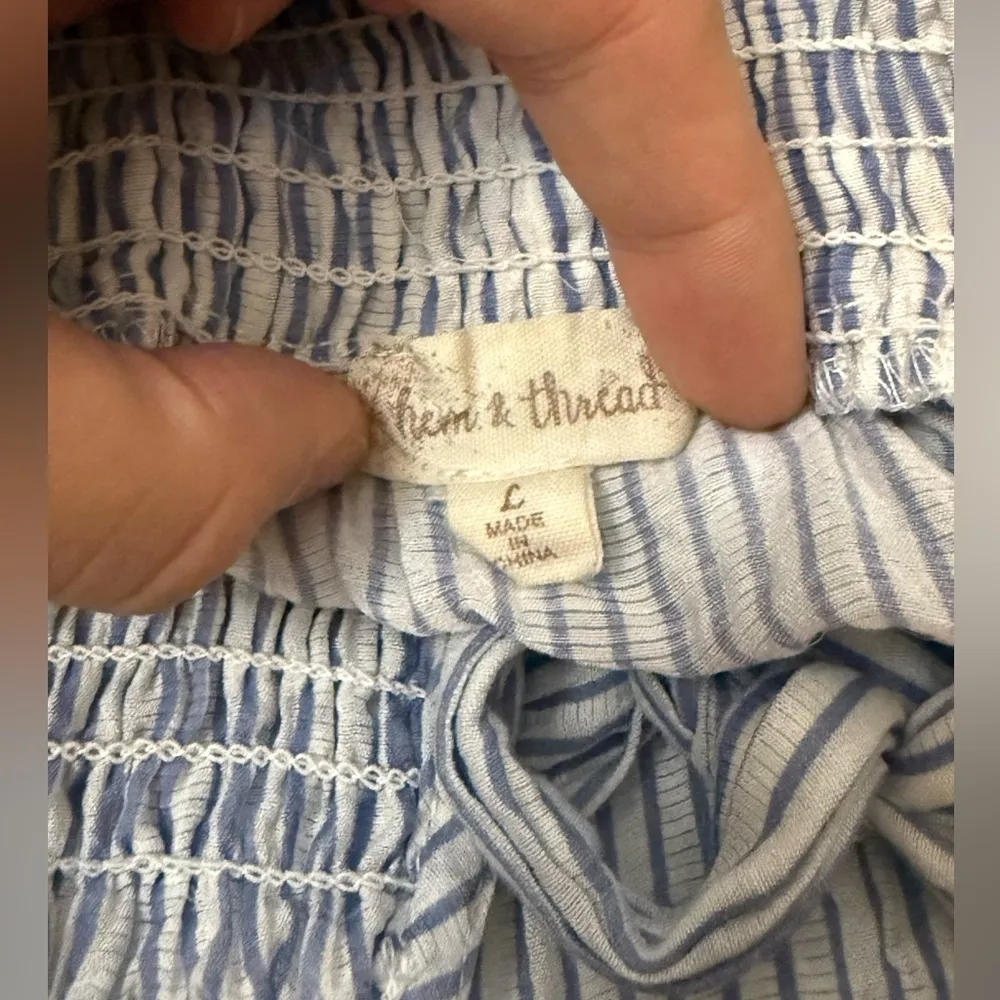 Hem & Thread Blue and White Linen Blouse Size Large - Image 4