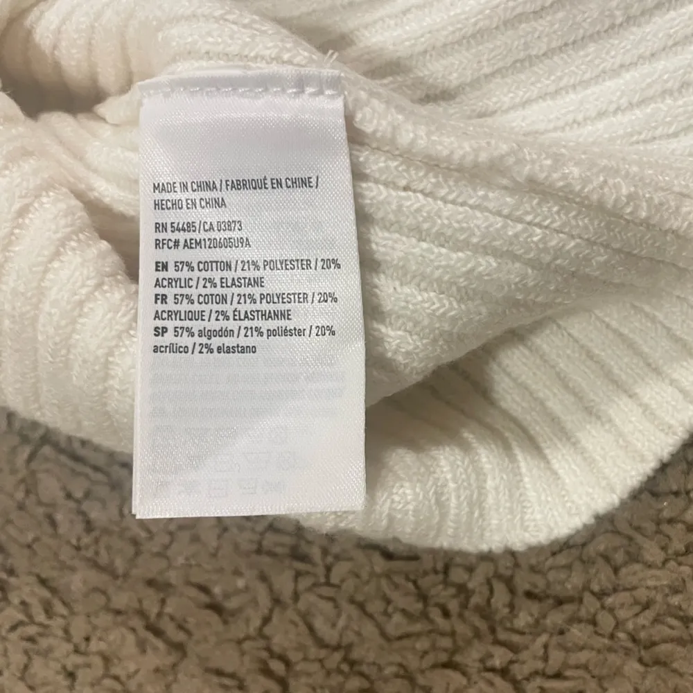 American Eagle Outfitters white sweater tank top size medium NWT - Image 7