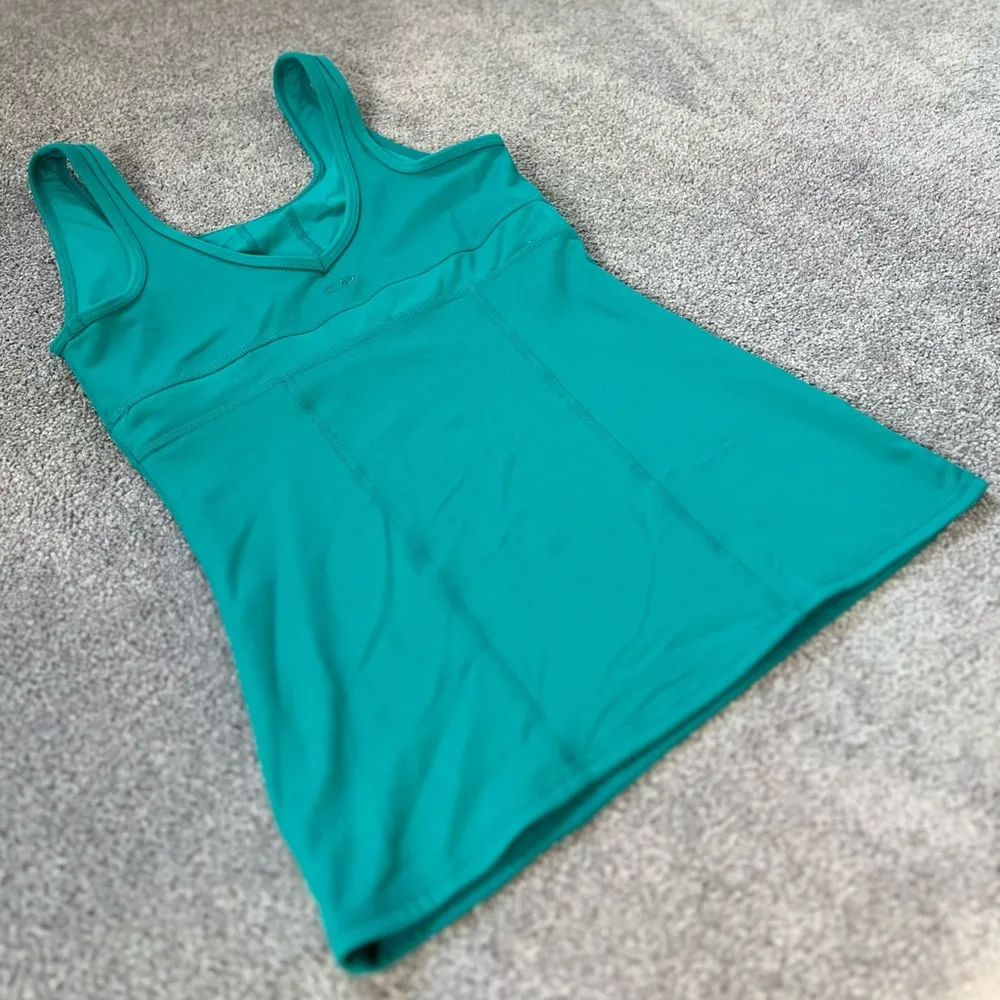 🩵On trend bright summer neons Slimming M workout top w built in bra! WORN ONCE! - Image 4