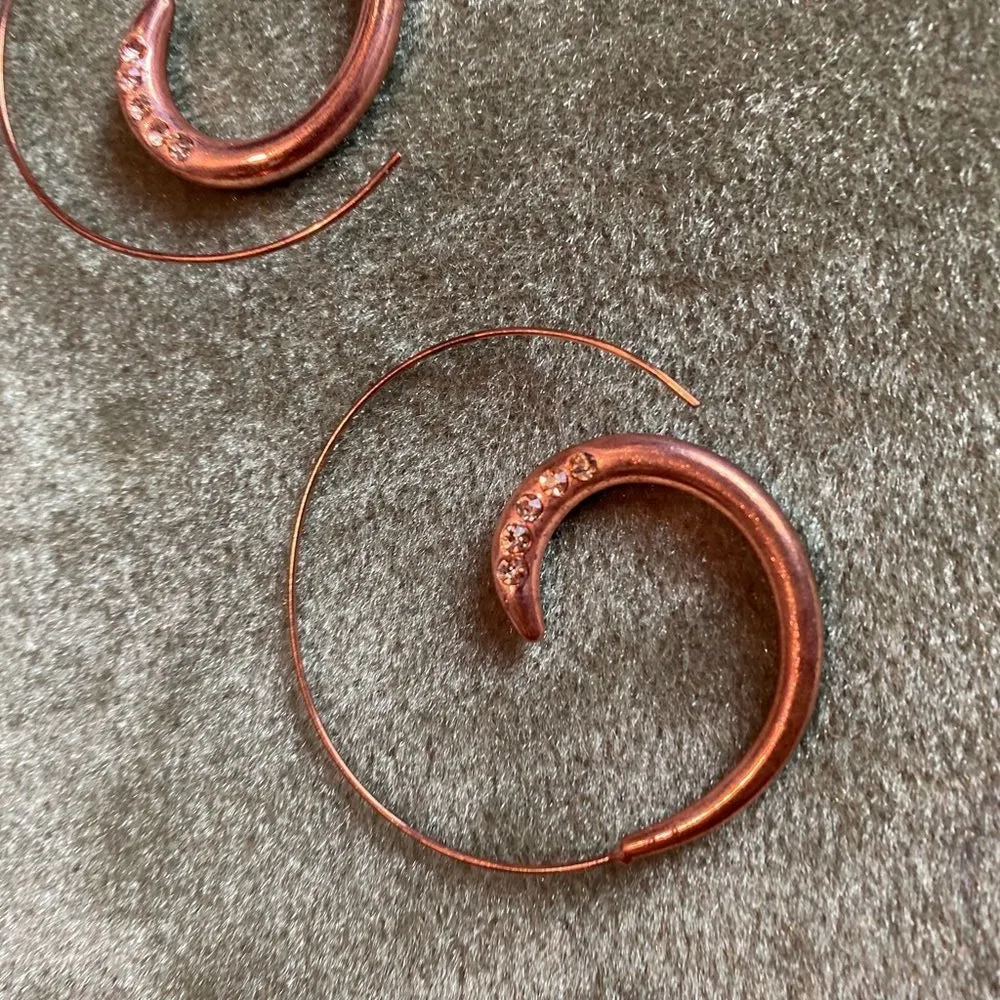 #404 Vintage 90's Copper Crescent Hoop Earrings - Image 2