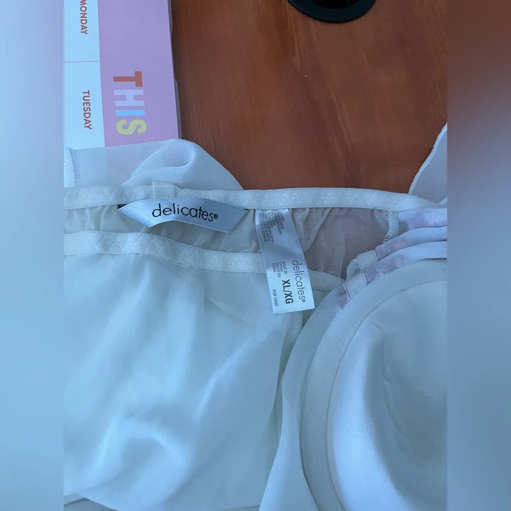 Vintage Delicates White‎ Silky Sheer Nylon Nightgown XL Floral Embroidery - Image 7