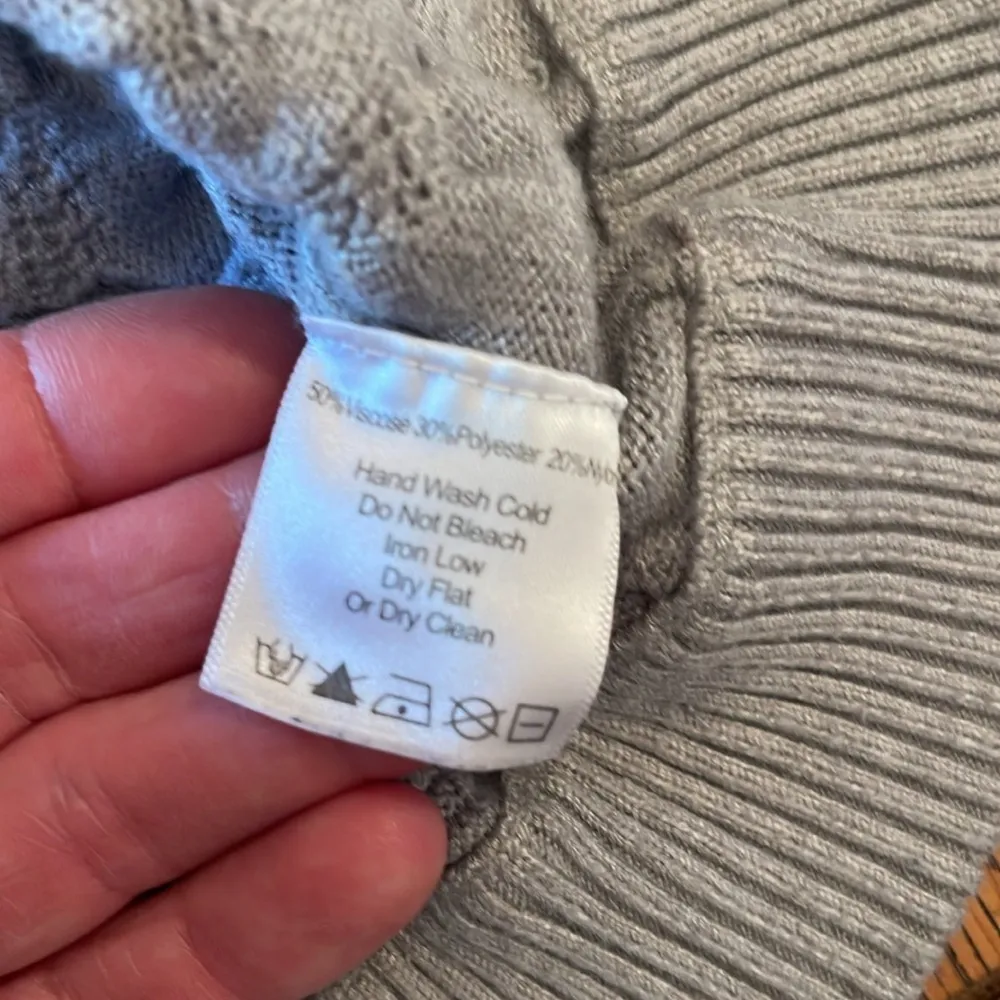 NILS Cozy Knit Sweater with Buttoned Collar SIZE M Gray Size M - Image 6