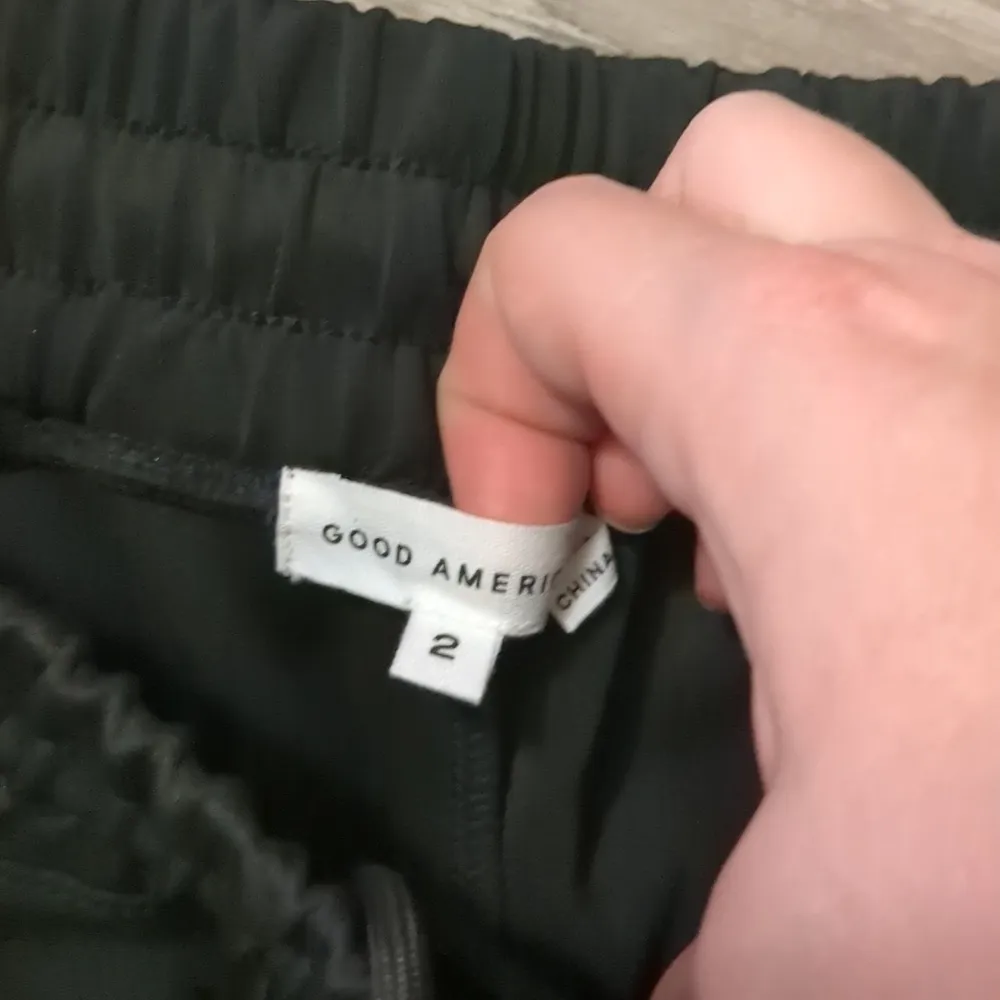 Good American  black shorts size 2 - Image 2